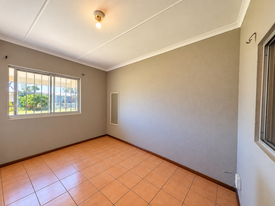 To Let 4 Bedroom Property for Rent in Harbour Island Western Cape